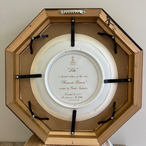 Vintage Framed Romantic Portrait Series Plate 'Lilie' - Picture 3 of 11